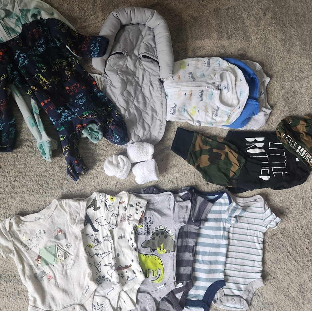 Newborn clothing bundle